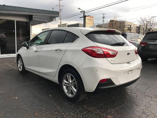Silver 2018 Chevrolet Cruze LT