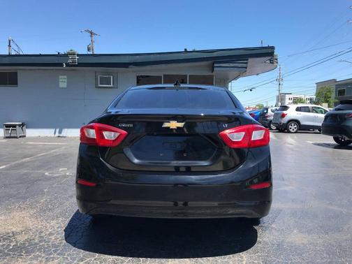 Black 2017 Chevrolet Cruze LT