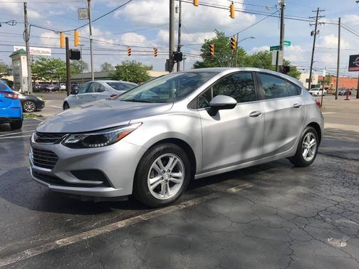 Silver Ice Metallic 2017 Chevrolet Cruze LT