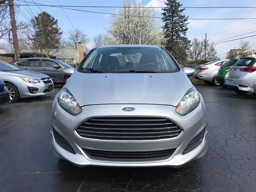 Ingot Silver Metallic 2018 Ford Fiesta SE