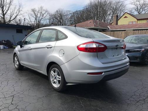 Ingot Silver Metallic 2018 Ford Fiesta SE
