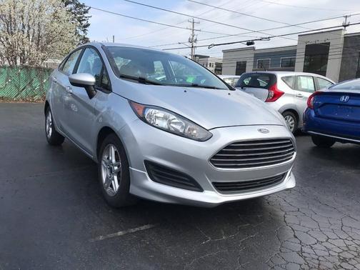 Ingot Silver Metallic 2018 Ford Fiesta SE