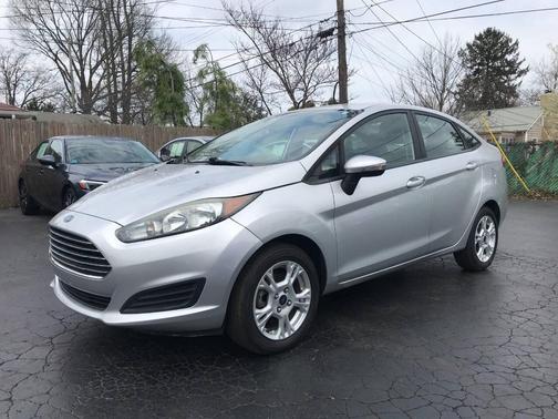 Ingot Silver 2015 Ford Fiesta SE