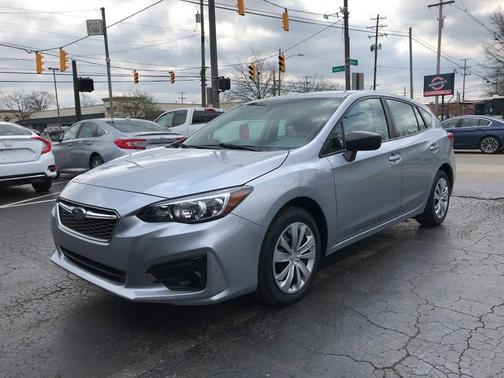 Ice Silver Metallic 2019 Subaru Impreza 2.0i