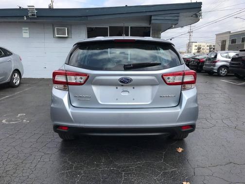 Ice Silver Metallic 2019 Subaru Impreza 2.0i