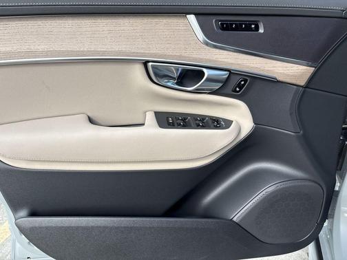 2026 Volvo XC90 B6 Plus 7-Seater