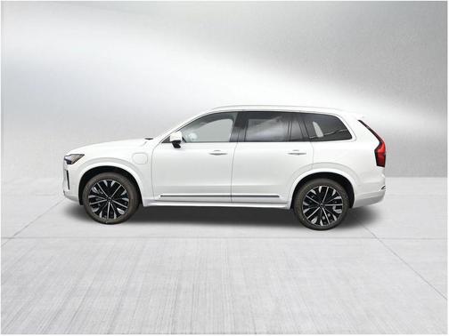 Crystal White Pearl 2026 Volvo XC90 Plug-In Hybrid T8 Plus 7-Seater