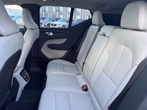 2025 Volvo XC40 B5 Plus Dark Theme