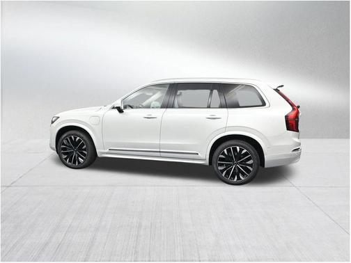 Crystal White Pearl 2026 Volvo XC90 Plug-In Hybrid T8 Ultra 7-Seater