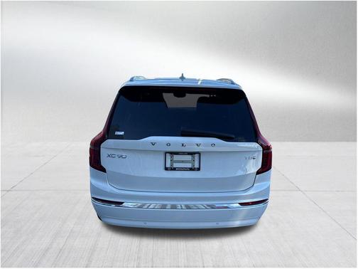 Crystal White Pearl 2026 Volvo XC90 Plug-In Hybrid T8 Core