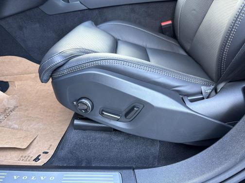 2026 Volvo XC90 B6 Ultra Dark Theme 7-Seater