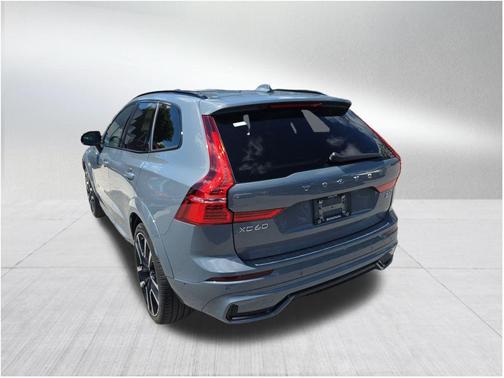 2024 Volvo XC60 B5 Ultimate Dark Theme