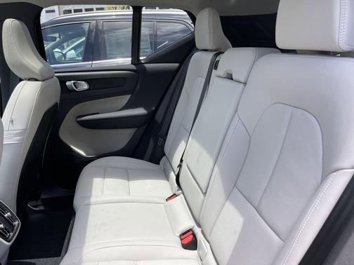 2025 Volvo XC40 B5 Plus Dark Theme