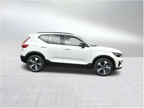 Crystal White 2026 Volvo XC40 B5 Plus