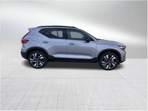 2026 Volvo XC40 B4 Plus