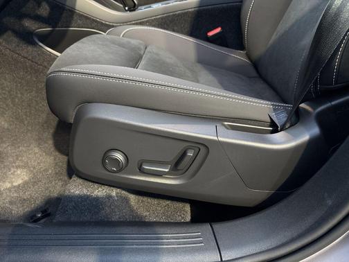 2026 Volvo XC40 B4 Plus