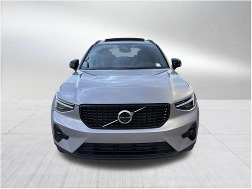 2026 Volvo XC40 B4 Plus