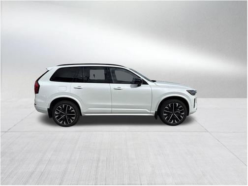 2026 Volvo XC90 B6 Ultra Dark Theme 7-Seater