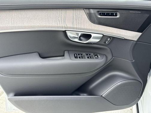 2026 Volvo XC90 B6 Ultra Dark Theme 7-Seater