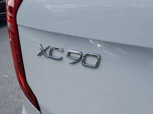 2023 Volvo XC90 Recharge Plug-In Hybrid T8 Plus 6 Passenger