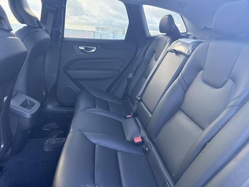 2025 Volvo XC60 B5 Core