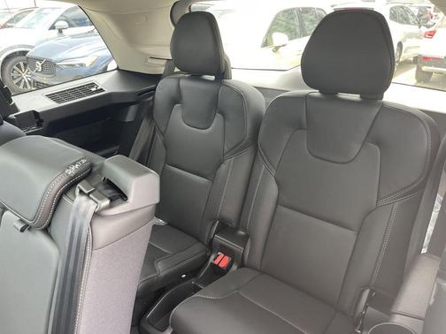 2025 Volvo XC90 B6 Ultra
