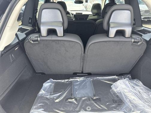 2025 Volvo XC90 B5 Core