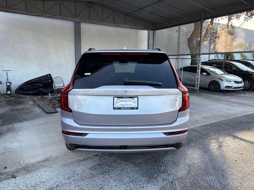 2026 Volvo XC90 Plug-In Hybrid T8 Ultra Dark Theme 7-Seater