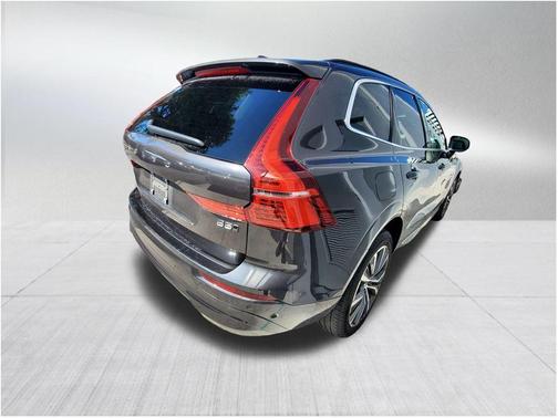 2022 Volvo XC60 B5 Momentum