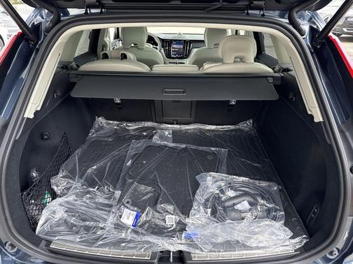 2025 Volvo XC60 Plug-In Hybrid T8 Ultra