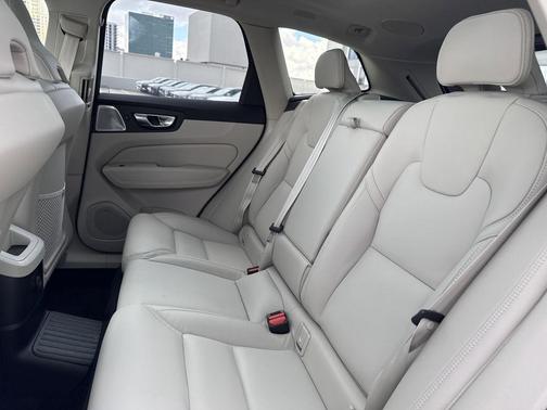 2025 Volvo XC60 Plug-In Hybrid T8 Ultra
