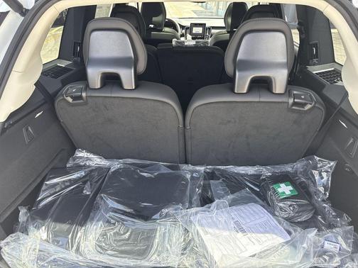 2025 Volvo XC90 Plug-In Hybrid T8 Ultra 7-Seater