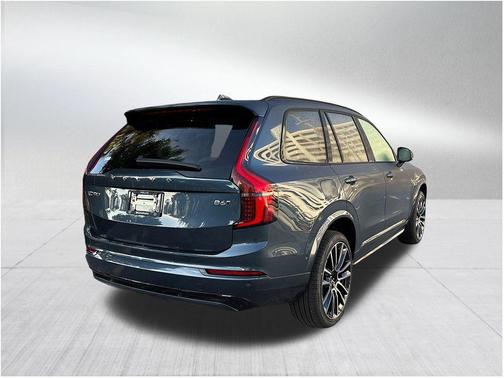 2026 Volvo XC90 B6 Ultra Dark Theme 7-Seater