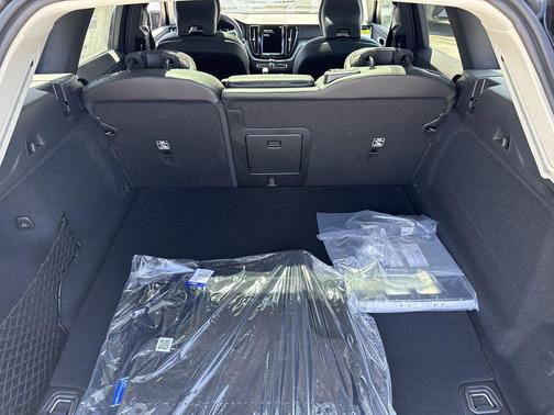 2025 Volvo XC60 Plug-In Hybrid T8 Core