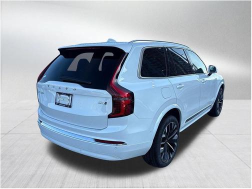 Crystal White Pearl 2026 Volvo XC90 B6 Plus 7-Seater