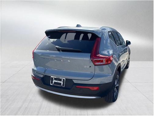2025 Volvo XC40 B5 Plus Bright Theme