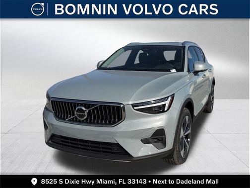 2025 Volvo XC40 B5 Plus Bright Theme