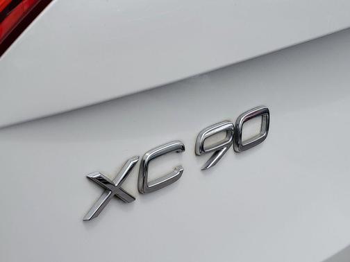 2024 Volvo XC90 B6 Plus Bright Theme 7-Seater
