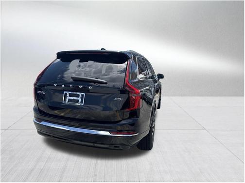 2025 Volvo XC90 B5 Core