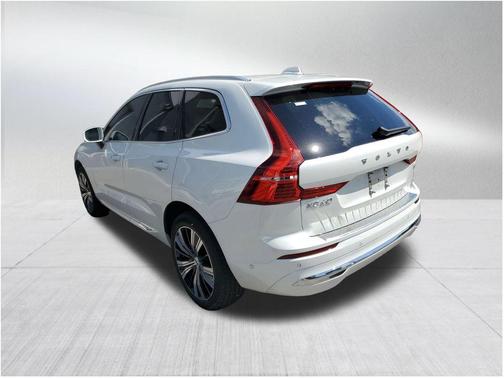 2023 Volvo XC60 B5 Plus Bright Theme