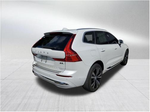 2023 Volvo XC60 B5 Plus Bright Theme