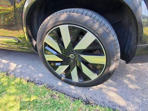 2023 Volvo XC90 Recharge Plug-In Hybrid T8 Ultimate Bright Theme 7-Seater
