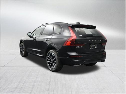 Onyx Black Metallic 2026 Volvo XC60 B5 Ultra
