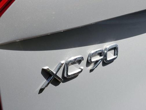 2024 Volvo XC90 B6 Ultimate Bright Theme 7-Seater