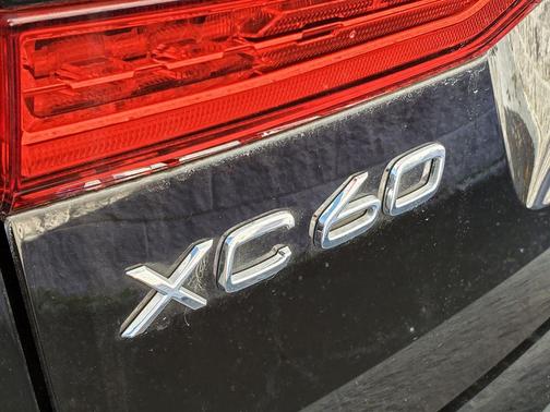 2022 Volvo XC60 B5 Inscription