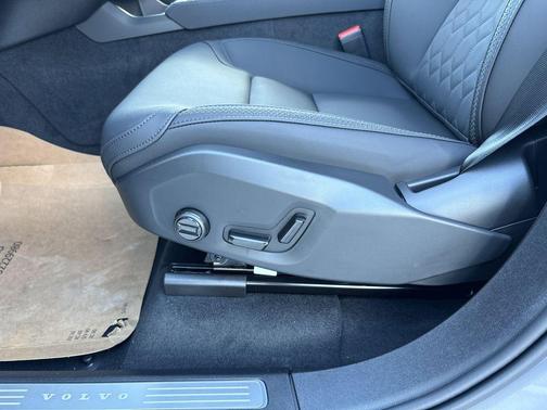 2026 Volvo XC90 Plug-In Hybrid T8 Plus 6-Seater