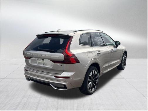 2026 Volvo XC60 B5 Plus