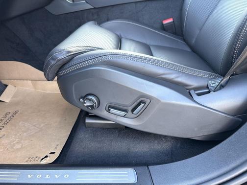 2026 Volvo XC90 B6 Ultra Dark Theme 7-Seater