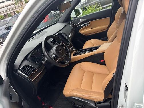 2018 Volvo XC90 T6 Momentum