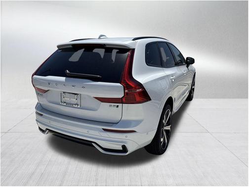 2025 Volvo XC60 B5 Ultra